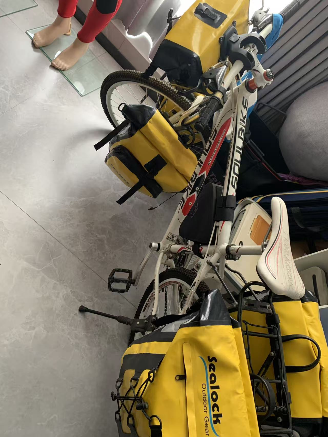 Bolsa para guiador à prova d'água vs bolsa para armação