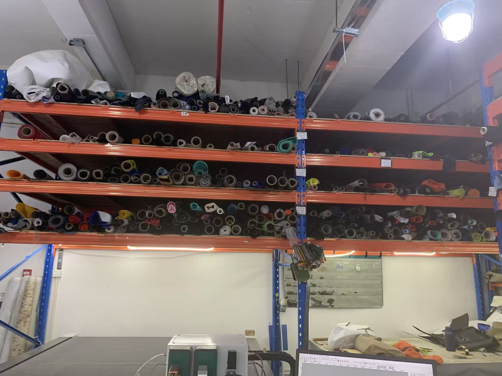 Guia de produção de bolsa tipo estilingue à prova d'água personalizada